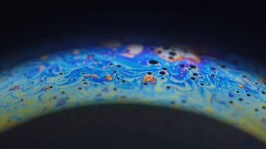 Dekorasyonu güzelleştir. Yağlı boya. Soyut sanat arka planında parlak kırmızı mavi sarı renkli yaratıcı çizim..