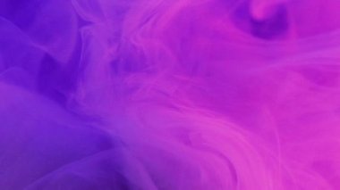 Parıldayan bulut. Boya suyu karışımı. Odaklanmamış floresan pembe renk gradyanı yükselen buhar girdap hareketi soyut sanat arkaplanı.