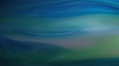 Gökyüzü. Çok renkli bulutlar. Mavi dokuda parlayan güzel güneş ışığı modern sanat soyut arkaplan için mükemmel sabah çekimleri.