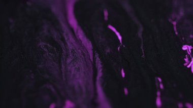 Parlak sıvı su. Bokeh ışığı. Odaklanmamış neon rengi pembe parlak parlak desen jel dalgası modern soyut sanat arka planında hareket ediyor..