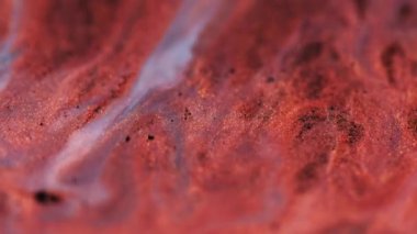 Jel gölgeleri. Parıltılı boya akışı. Parlak sıvı. Odaklanmamış kırmızı renk parıldayan pullu parçacıklar su sıvısı emülsiyonunda titreşiyor soyut sanat arka planında Bokeh ışıkları ile birlikte salınıyor..