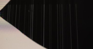 Kırık matris. Arıza etkisi. Hasar çizgileri olan siyah cam ölü bölge ekranı. Elektronik ekipmanların grunge tahıl yüzey dokusunu üstüste koy.