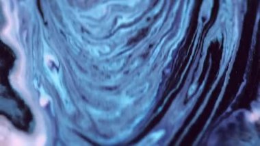 Mürekkep karışımı dalga. Sıvı akrilik dökülmesi. Altın bokeh açık desenli soyut sanat arka planında parlak mavi boya emülsiyon karışımı..