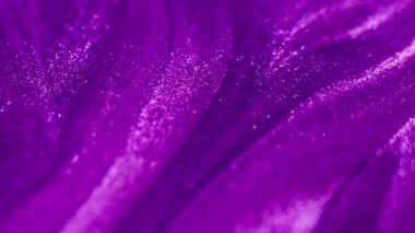 Parıltı dökülüyor. Mürekkep damlası. Odaklanmamış neon rengi parlak parlak sıvı boya sızıntısı dalga hareketi cazibesi soyut sanat arka planı.