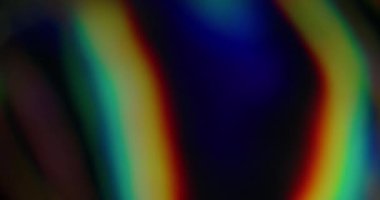 Etkileyici bir arka plan. Bulanık holografik renkler. Odaklanmamış toz sızıntısı yeşil sarı ışınlar gökkuşağı titreşimler gradyan çizgiler ışık parlamaları koyu siyah soyut sanat ışığı üzerinde ışık parlamaları.