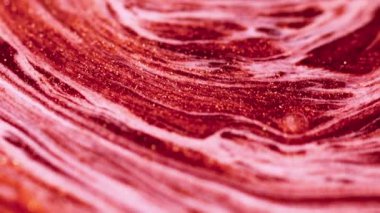 Işıldayan sıvı. Erimiş lav. Odaklanmamış kırmızı altın rengi ışıldayan parlak parçacıklar doku mürekkep sıvısı soyut sanat arkaplanı yayıyor.