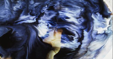 Siyah mürekkep. Mermer boya. Grunge diş minesi kaotik dalgaları bariyerleri aşıyor. Kıvırcık gri desenli renkli sanat emülsiyon karışımı. Mükemmel odaklanmış yüzey..