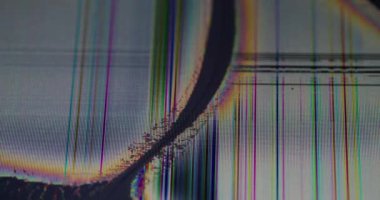 Grunge yayıncılık. Ağ ekran. Kırık tahıl TV ekranının bozuk dijital kanal sinyali. Renk çizgisi hatası yok edilen piksel örtüşmesi.