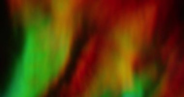 Bulanık hologram yansıması. Kristal işaret fişeği sızıntısı. Odaklanamayan çok renkli yeşil ışınlar gökkuşağı rengini titretir soyut sanat ışığı arka planında gradyan ışın lenslerini titretir.