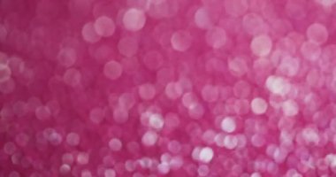 Odaklanmış inci. Zarif sim. Açık pembe renklerden oluşan hafif alevli dekoratif taşkınlıklar. Mutlu gün ışığı pastel renkleri ışıl ışıl şenlik arkaplanı.