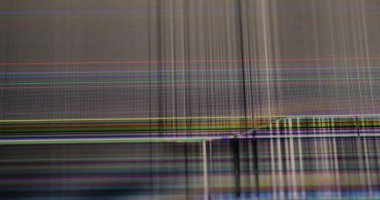 Analog hatası. Kötü bir geçiş. Fiziksel hasara bağlı dijital sinyal bozulması. TV görüntüleme dokusu kötü görüntü kalitesiyle örtüşür.