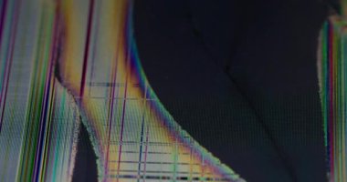 Yayın hasarı. Kırık doku. Bozuk ekran grunge televizyon yüzeyi. Bozuk cam parçalarını üst üste koy. Modern elektronik ekipmanlar..
