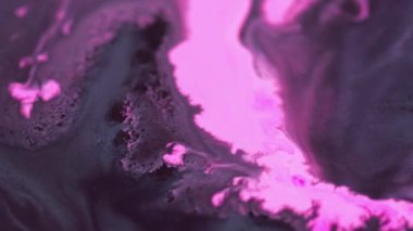 Neon boya karışımı. Akrilik dökülmesi. Bulanık pembe pembe renkli parlak mürekkep sıvısı emülsiyon dalgası fantezi karanlık soyut sanat arka planı.