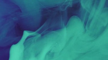 Odaklanamayan duman arka planı. Renk sisi. Bulanık mavi toz parçacıkları deseni soyut buhar yüzen mürekkep suyu sıçraması.