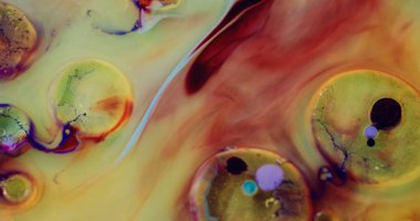 Sıvıyı karıştırıyorum. Renk akış katmanı. Farklı kalınlıktaki bileşenleri birleştirme işlemi. Mermer efekt dairesel sıvı. Yağlı, parlak makro jet..