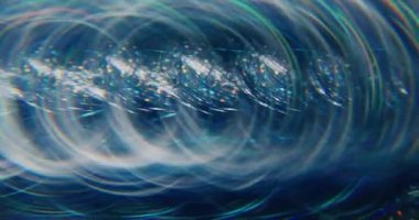 Görüntü soyut bir bakış. Konfeti parlıyor. Sarı turuncu mavi noktalar ışıl ışıl parlayan parçalar sanat arkaplanda daireler çiziyor..