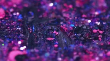 Seksen akış. Islak, ışıl ışıl bir doku. Mor, pembe, parlak, parlak, parlak parçacıklar boya, parlatıcı, akışkan, soyut sanat arkaplanı, bokeh ışıkları..