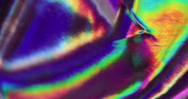 Folyo taştı. Renk karışımı. Metalik dalgalanma etkisi. Bayramlık dekoratif ağır çekim animasyonu. Yakın çekim düzensiz doku, ani renk değişimi. Holografik alev sıvısı.
