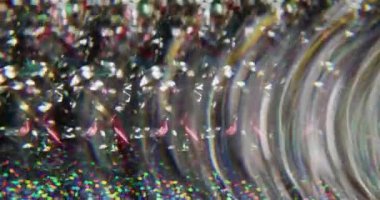 Bulanık ışık yansıması. Harika bir dönüş. Bokeh efektli soyut arkaplanı açan parlak kırmızı parçacıklar..