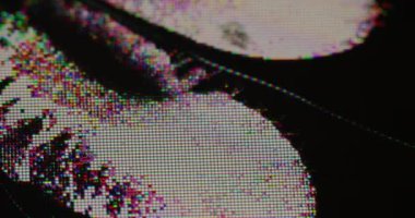 Analog parazit. Ekran çizimi. Gıcır gıcır tahıl yüzeyi, elektronik objelerin bulanık dokusunu örtüyor. Arıza açık renk dijital gürültü