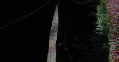 Çiziği göster. Kırık doku. Dijital ızgara ıslak LCD yüzeyinde siyah mürekkep akışı. Renk gürültüsü arızası efekti odaklanmış ağ örtüsünü kaldırdı.