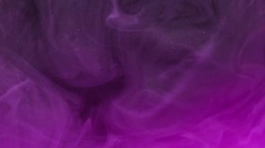 Parlak sis. Mürekkep su sıçratır. Odaklanmamış pembe renk parıldayan doku buharı girdap hareketi soyut sanat arkaplanı.