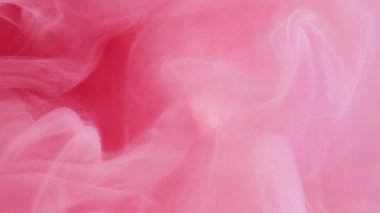 Bulanık sis. Yüzen buhar. Odaklanmamış pembe renk boyalı su sıçrıyor bulut dalgası hareketi fantezi soyut sanat arka planı.