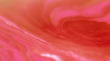 Dalgayı karıştır. Sıvı mürekkep karışımı. Odaklanmamış turuncu pembe renkli parlak toz tanecikleri akrilik boya girdaplı su emülsiyon akışı hareketli soyut sanat arka planı.
