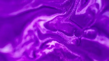 Köpüklü sıvı damlası. Akrilik sim akışı. Odaklanmamış neon beyaz renk parıldayan parçacıklar mermer desen mürekkep dökülmesi soyut sanat arka planı.