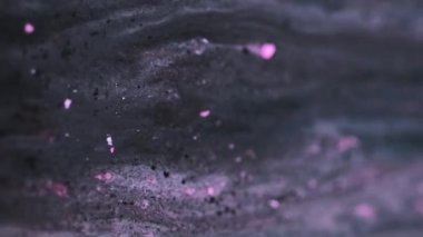 Boya parçacıkları. Sıvı sıçraması. Bulanık pembe siyah renk toz dokusu mürekkep suyu karışım damla akış dalga soyut sanat arkaplanı.