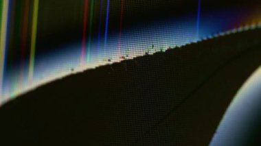 Arızalı kaplama. Kırık sanat eserleri. Parlak renk çizgisi ile çatırdatılmış görüntüle. Hasarlı tahıl dokusunu dijital gösteri ekipmanları yüzeyinin üzerine yerleştir.