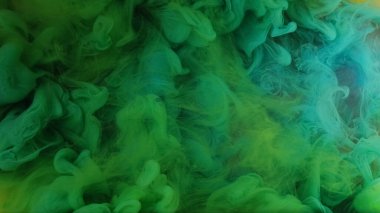 Sis yumuşaklığı. Akrilik boya. Odaklanmamış yeşil sisli mürekkep dokusu. Bulut buharı. Soyut sanat arka planında parlayan su sıvısı..