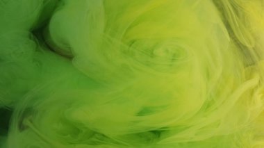 Çok renkli bir sis. Yeşil duman. Zarif, parıldayan boya kıvrımları suda karışıyor. Rahatlatıcı hipnotik atmosfer bulanıklığı, girdap şeklinde soyut arka plan.