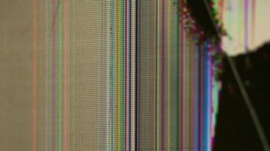 Analog parazit. Bulanık doku. Cam dijital yüzeydeki çatlağı ışık kenarlı ızgara ile kapla. Görüntü açılımının bozulması siyah noktayı dağıttı.