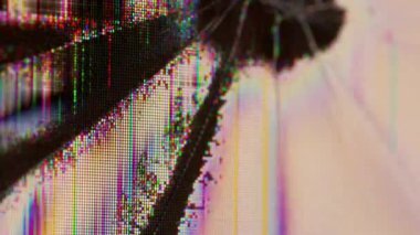 Ekran arızası. Matris arızası. Yanardöner yansımalarla monitör çatlakları. Modern gösteri ekipmanlarının deforme olmuş dokusunun üzerini kapla.