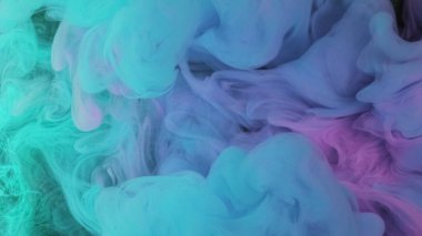 Sis dalgası. Renkli sis. Mavi, gizemli, gizemli bulut esintisi soyut bir arkaplan oluşturur. Pürüzsüz boya akışı karışık su peçesi bulanık mürekkeple.