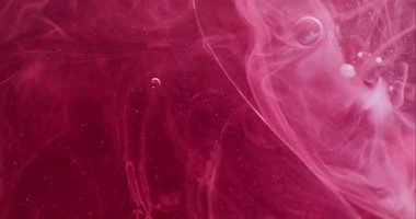 Duman sıvısı. Duman girdabı. Pembe boya pigmentlerini karıştıran bulanık boya. Parıldayan toz parçacıkları desen buhar soyut arkaplan yayıyor.