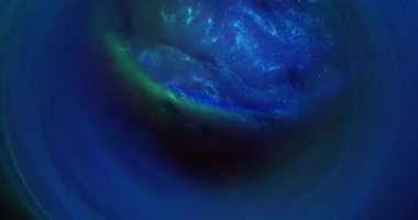 Parlayan toz. Duman boyası. Mavi, yuvarlak, yeşil, pırıl pırıl, sisli, girdaplı, karışık su. Parlak sıvı akışı soyut arkaplan.