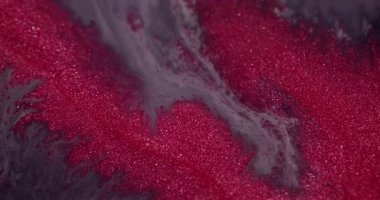 Sanatsal mürekkep. Sıçrama kanaması. Grunge damlası pırıl pırıl pembe kum yüzeyine döküldü. Dalga akışı bulanık ıslak mermer soyut arkaplan.