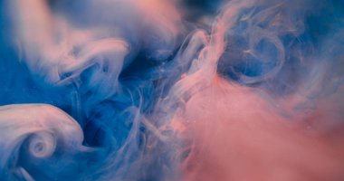 Duman girdabı. Mürekkep lekesi. Bulutlu renkli yaratıcı yüzey narin, pırıl pırıl sarmallar su mavi şeftali soyut arka plan.