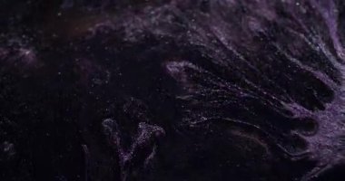 Boya damlası. Grunge patlaması. Siyah gri menekşe gümüşü emülsiyon akışı garip bir şekilde sanat su dokusu parçacıkların uzayı soyut arkaplan.