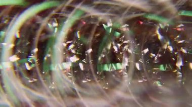 Bulanık soyut yansıma. Parlak titreşimler. Renkli yeşil, ışıl ışıl parçacıklar parlak mercek parlamaları Bokeh hafif modern arkaplanı açıyor.