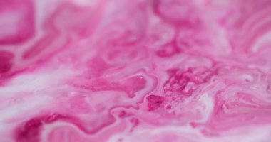 Bokeh parçacıkları. Parlak bir geçmişi var. Odaklanmamış pembe beyaz renkli boyalı su desenli mermer diş minesi sıvısı soyut sanatta ilerliyor.