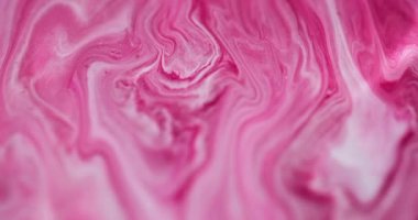 Dalgalı boya. Parlak sıvı. Soyut arkaplanda yayılan pembemsi beyaz renkli mermer sıvı akrilik parçacıklar..