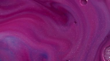 Mermer emülsiyonu. Akıntı figürlerini boya. Pembe tonda ton değişimi. Yağlı altın parıltılı baloncuk. Yumuşak renk arkaplan karışımı. Emülsiyon parlama etkisi.