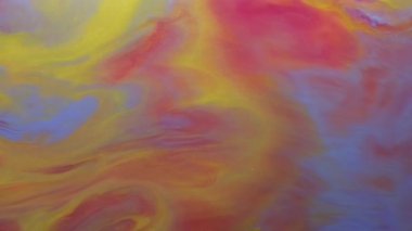 Harman boyası. Mürekkep damlası. Soyut sanat arka planında akan su kimyasal mermer sıvı dokusunda çözünmüş kırmızı sarı renk.