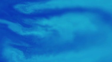 Dökülmüş petrol. Işıl ışıl. Parlak desenli. Odaklanmamış mavi renk parıldayan boya karışımı dalga hareketinin soyut sanat arkaplanı.