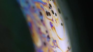 Parlak fraktal. Kaleydoskop süsü. Soyut sanat arka planında parlak kırmızı turuncu mavi renkli yaratıcı resim.