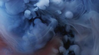 Renkli sis. Haze girdabı. Mavi gri kahverengi su altı dalgası karışımı boya dökülmüş boya akışı karışımı. Fantastik yüzey sanatı arka plandan çıkarıldı.