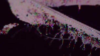 Çiziği göster. Ekran dokusu. Monitör, ıslak arızalı yansımalarla kırılmış. Grunge biçimsiz kırılma efekti bulanık dijital gürültü ile.